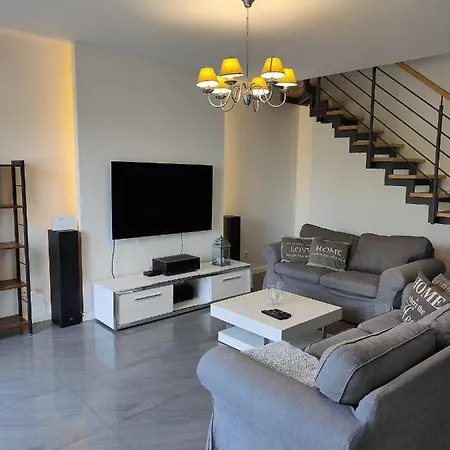 Dom Dabrowka Poznan شقة