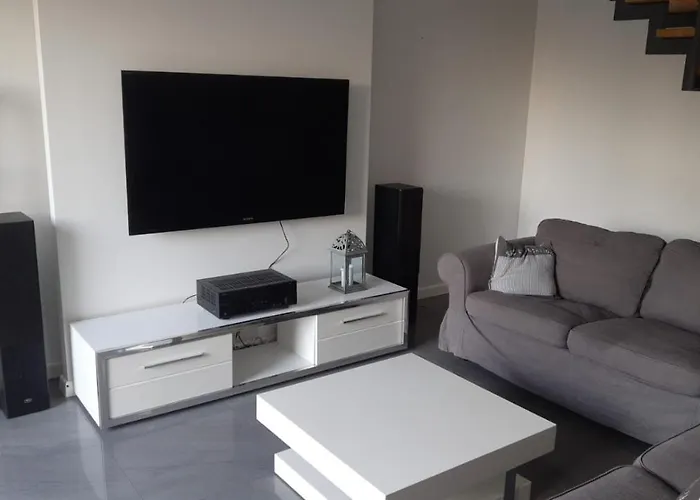 Dom Dabrowka Poznan דירה